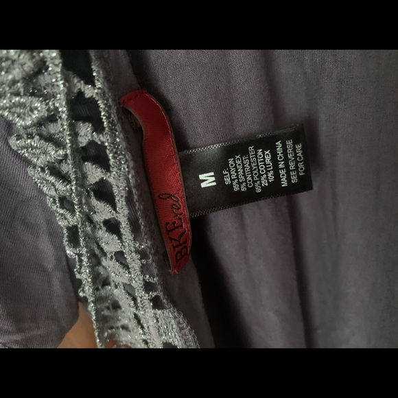 Beautiful Top - Picture 3 of 3